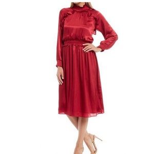 Adelyn Rae Satin Chiffon Smocked Waist
Long Sleeve size Medium